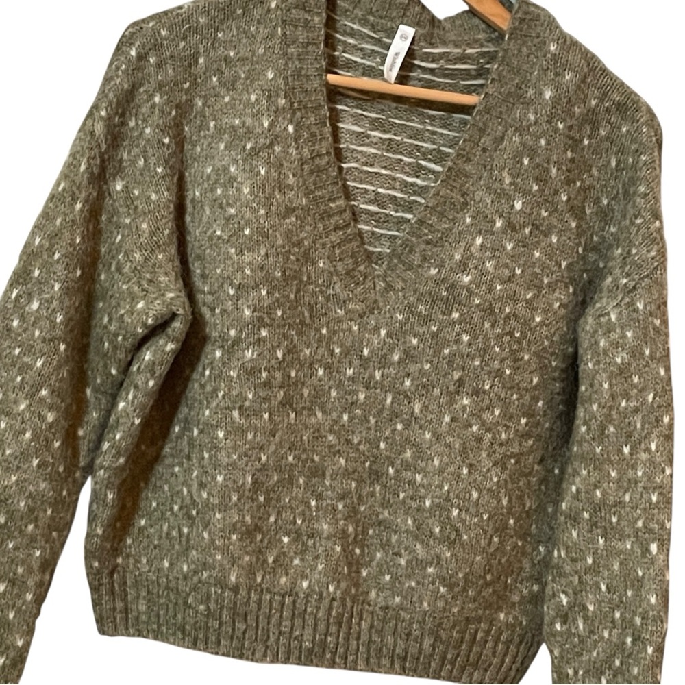 Wishlist Olive V-Neck Sweater Cream Flecks Women's Size S/M